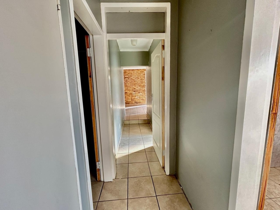 To Let 3 Bedroom Property for Rent in Geelhoutpark North West